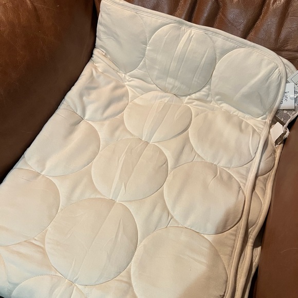 BNIB Kate Quinn Oatmeal Circle Quilt Bamboo - Picture 5 of 6